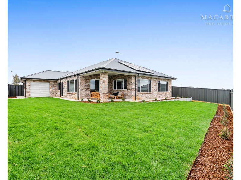 24 Lacebark Drive, Forest Hill NSW 2651