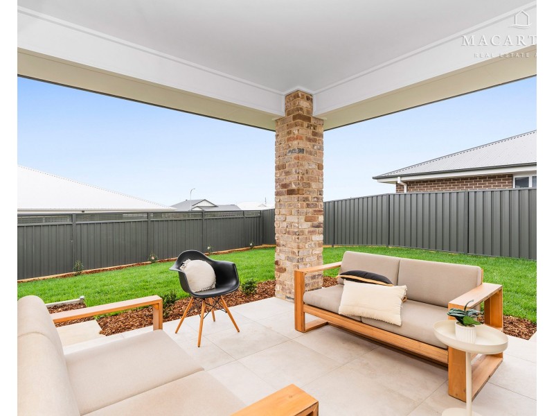 24 Lacebark Drive, Forest Hill NSW 2651
