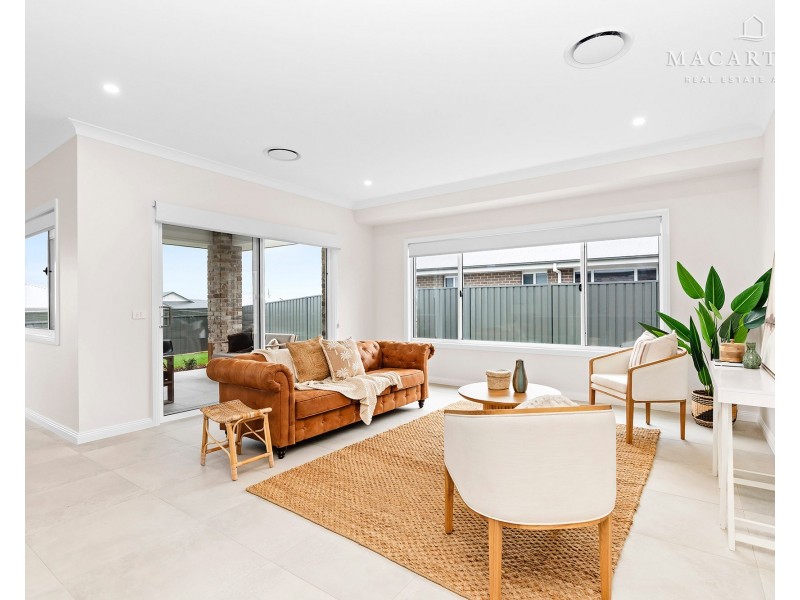 24 Lacebark Drive, Forest Hill NSW 2651