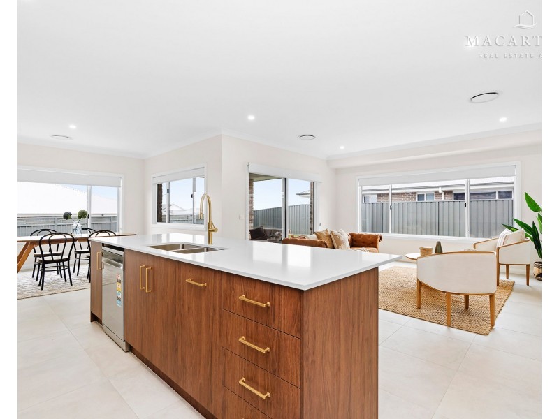 24 Lacebark Drive, Forest Hill NSW 2651