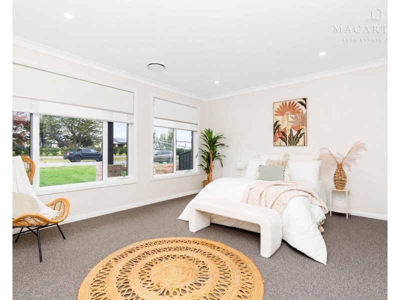 24 Lacebark Drive, Forest Hill NSW 2651