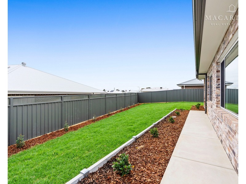 24 Lacebark Drive, Forest Hill NSW 2651