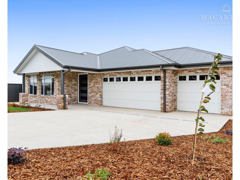 24 Lacebark Drive, Forest Hill NSW 2651