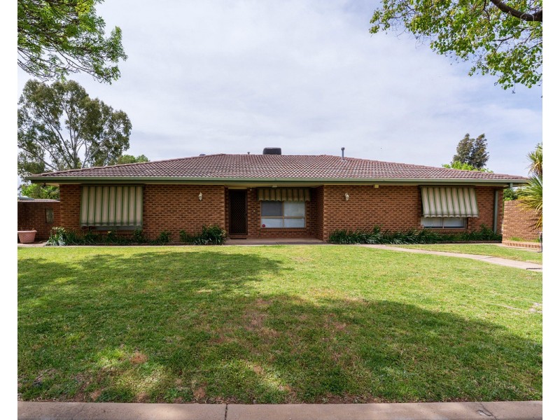 1 Gunyah Place, Glenfield Park NSW 2650