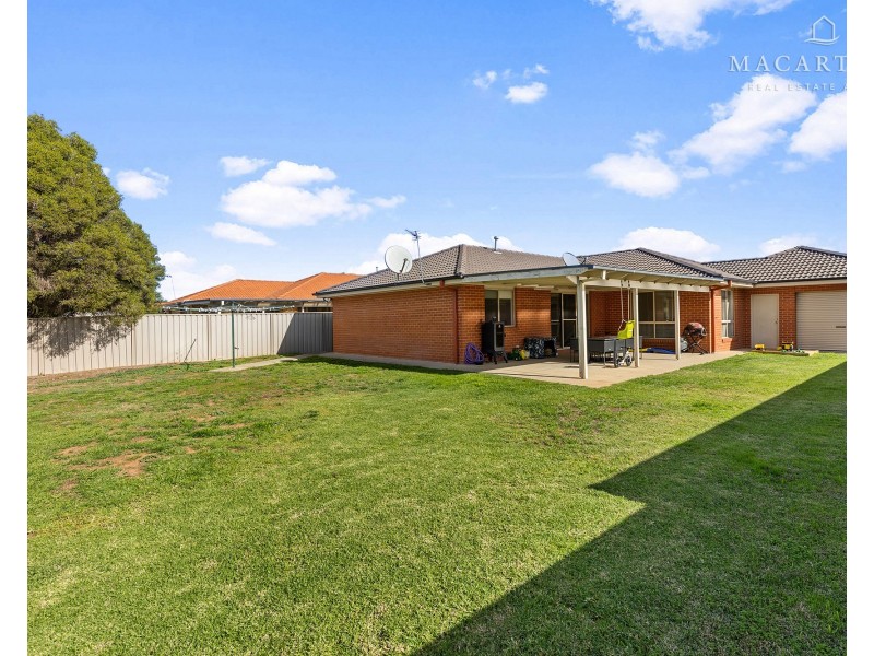 14 Allunga Street, Glenfield Park NSW 2650