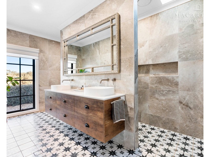 12 Unaipon Street, Lloyd NSW 2650