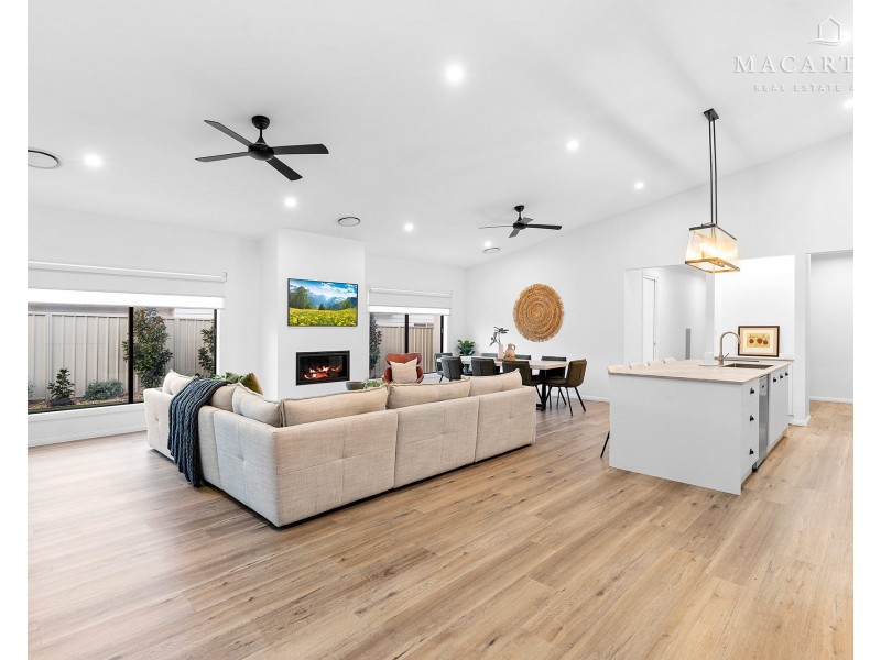 12 Unaipon Street, Lloyd NSW 2650