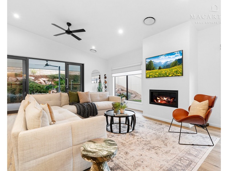 12 Unaipon Street, Lloyd NSW 2650