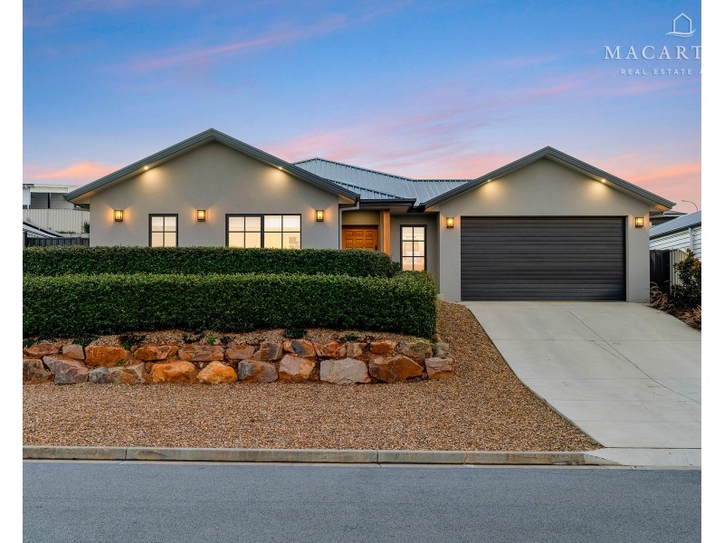 12 Unaipon Street, Lloyd NSW 2650