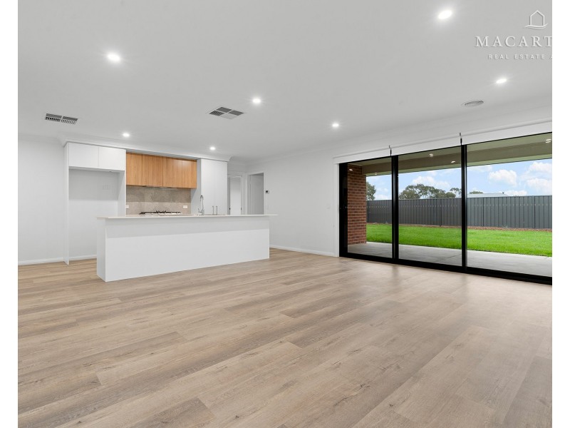 5 Blackwood Circuit, Forest Hill NSW 2651