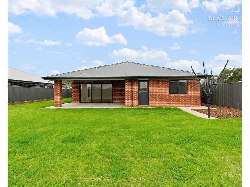 5 Blackwood Circuit, Forest Hill NSW 2651