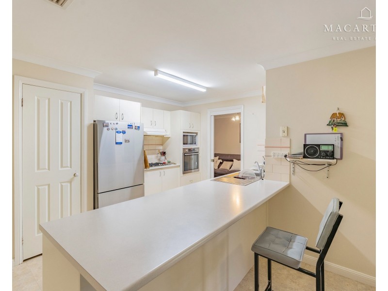 8 Yentoo Drive, Glenfield Park NSW 2650