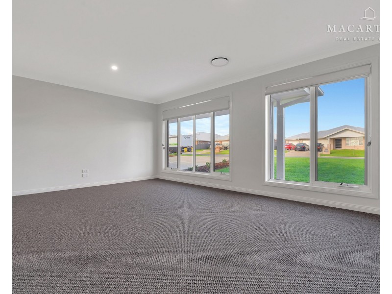 22 Lacebark Drive, Forest Hill NSW 2651