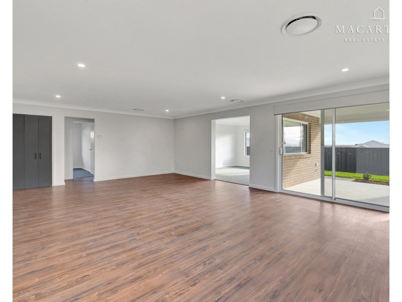 22 Lacebark Drive, Forest Hill NSW 2651