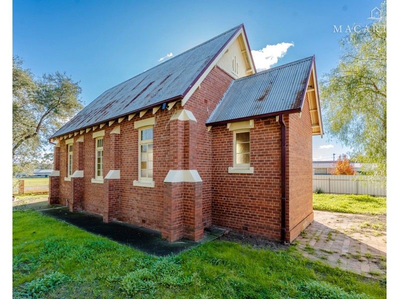 111 Main Street, Lake Albert NSW 2650