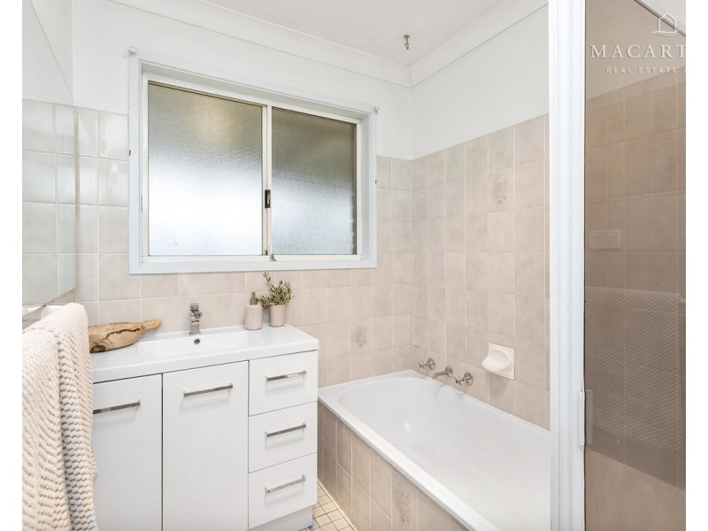 2 Truscott Drive, Ashmont NSW 2650