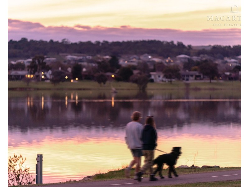 2 Coachwood Drive, Lake Albert NSW 2650