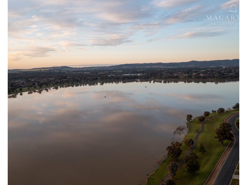 2 Coachwood Drive, Lake Albert NSW 2650