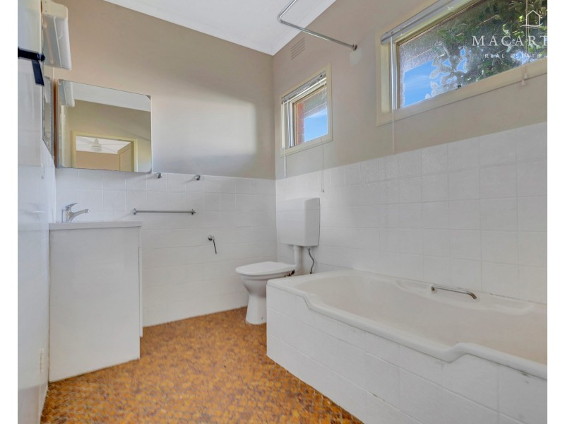 21 Inglis Street, Lake Albert NSW 2650