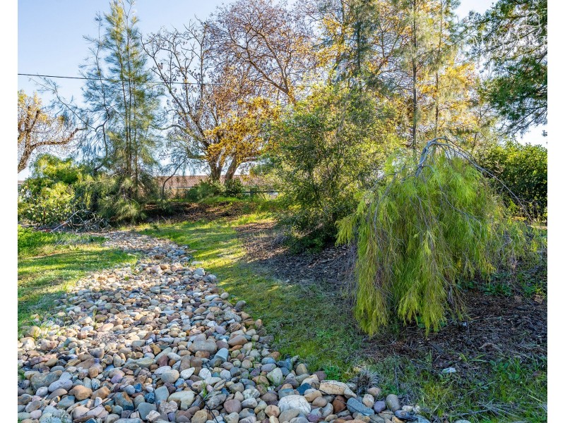 21 Inglis Street, Lake Albert NSW 2650
