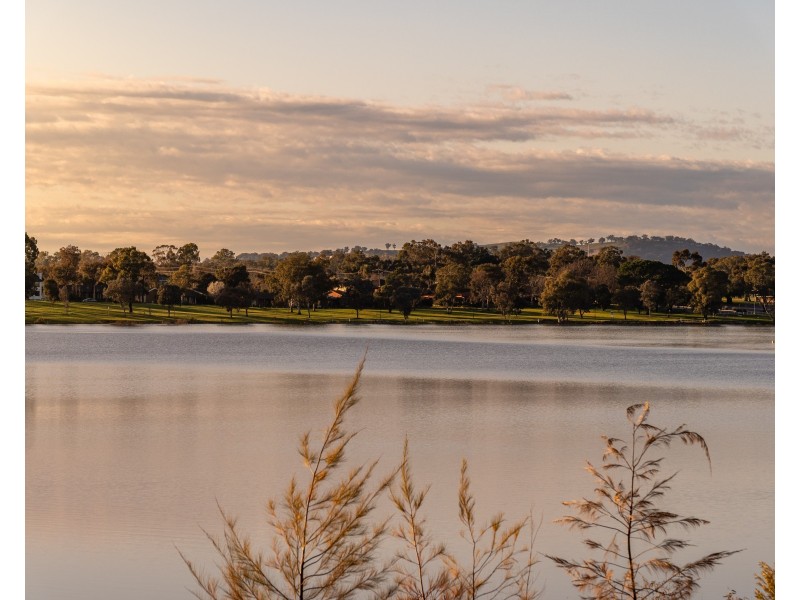 401 Coachwood Drive, Lake Albert NSW 2650