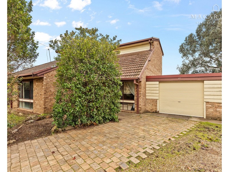 17 Grevillea Crescent, Lake Albert NSW 2650