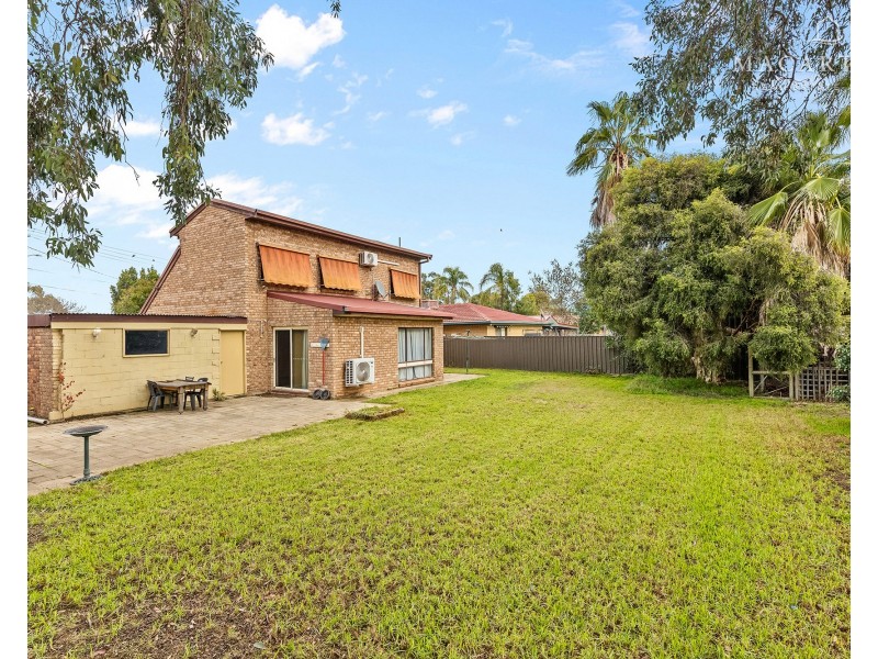 17 Grevillea Crescent, Lake Albert NSW 2650