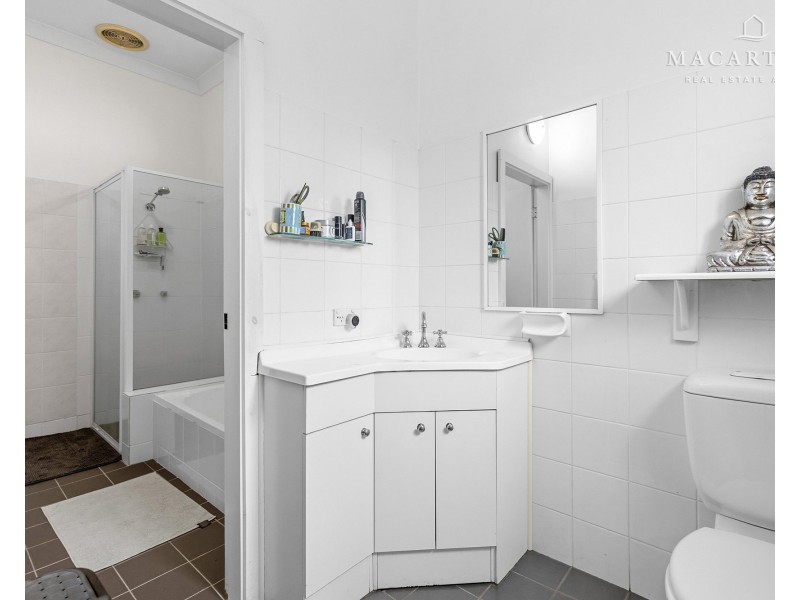 17 Grevillea Crescent, Lake Albert NSW 2650
