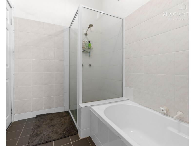 17 Grevillea Crescent, Lake Albert NSW 2650
