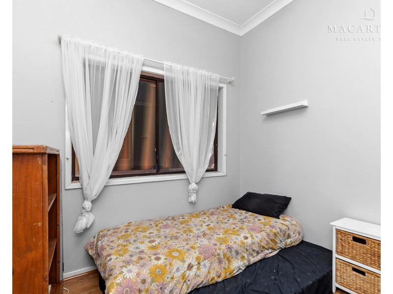 17 Grevillea Crescent, Lake Albert NSW 2650