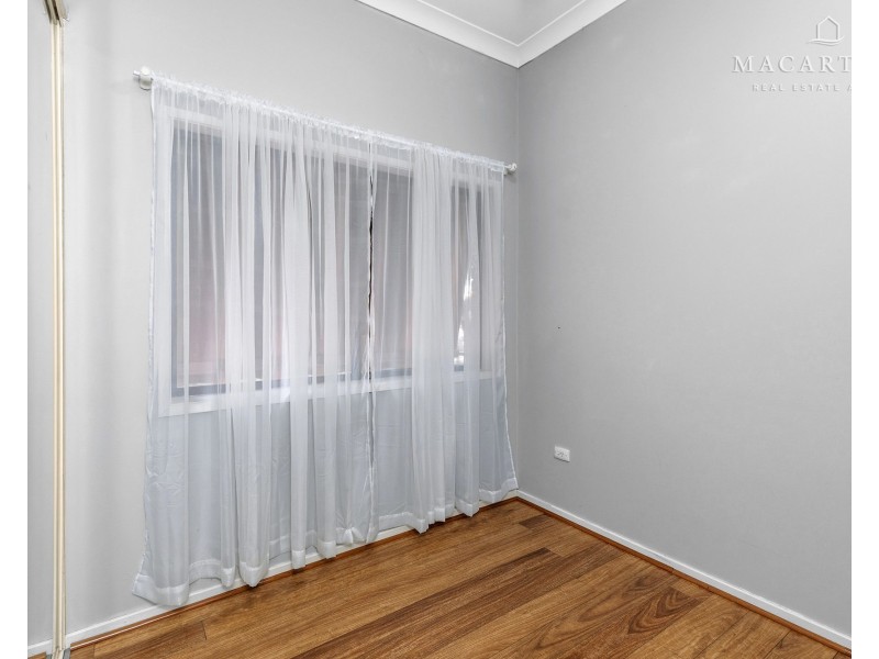 17 Grevillea Crescent, Lake Albert NSW 2650
