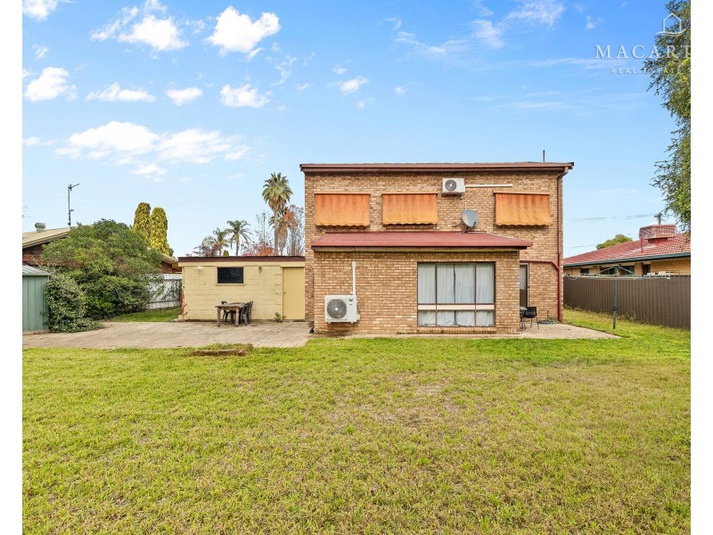 17 Grevillea Crescent, Lake Albert NSW 2650