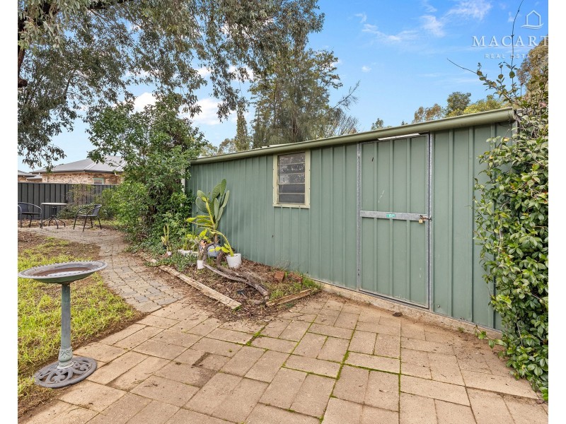17 Grevillea Crescent, Lake Albert NSW 2650