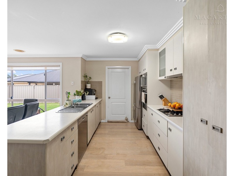 5 Yoogali Street, Glenfield Park NSW 2650