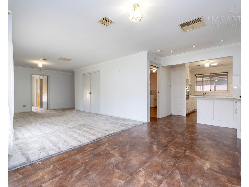 1 Gunyah Place, Glenfield Park NSW 2650