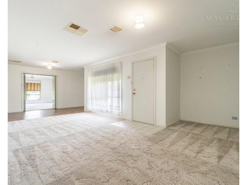 1 Gunyah Place, Glenfield Park NSW 2650