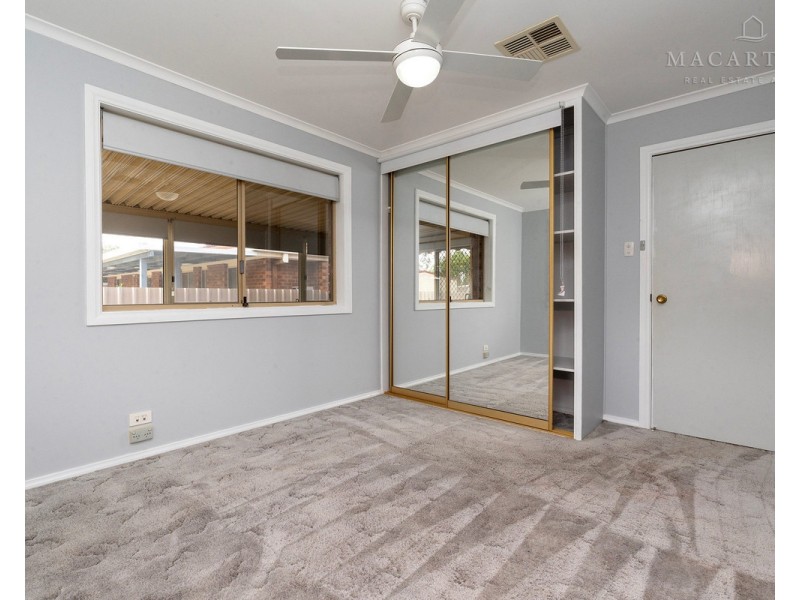 1 Gunyah Place, Glenfield Park NSW 2650