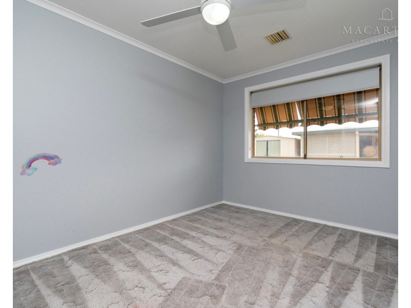 1 Gunyah Place, Glenfield Park NSW 2650