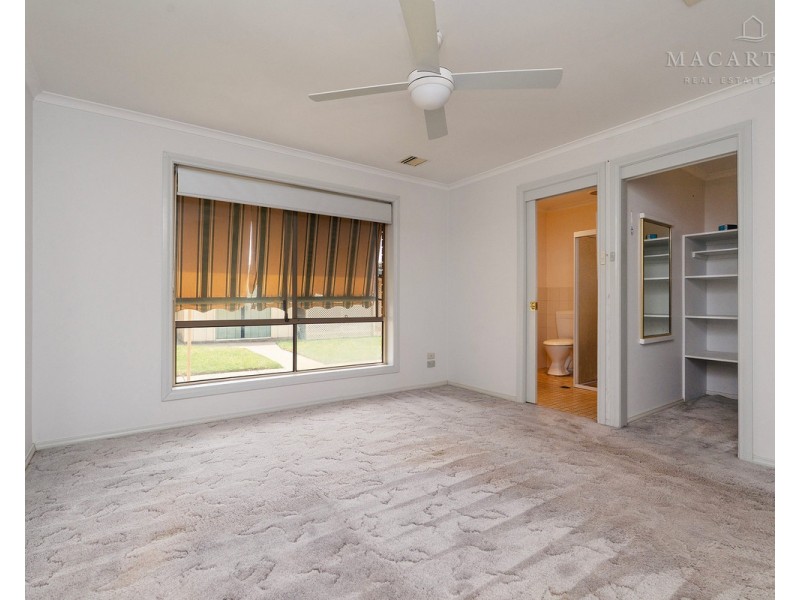 1 Gunyah Place, Glenfield Park NSW 2650