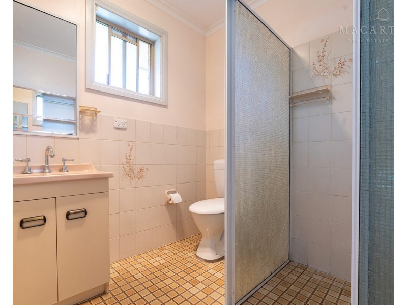 1 Gunyah Place, Glenfield Park NSW 2650