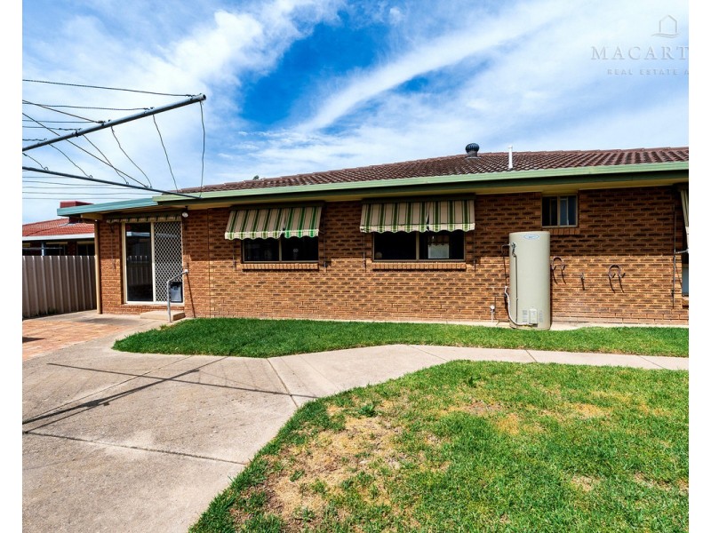 1 Gunyah Place, Glenfield Park NSW 2650