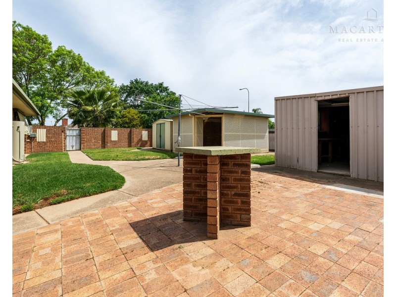 1 Gunyah Place, Glenfield Park NSW 2650