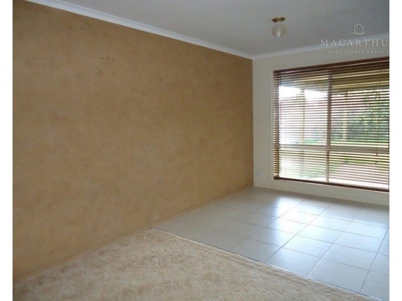 68 Balleroo Crescent, Glenfield Park NSW 2650