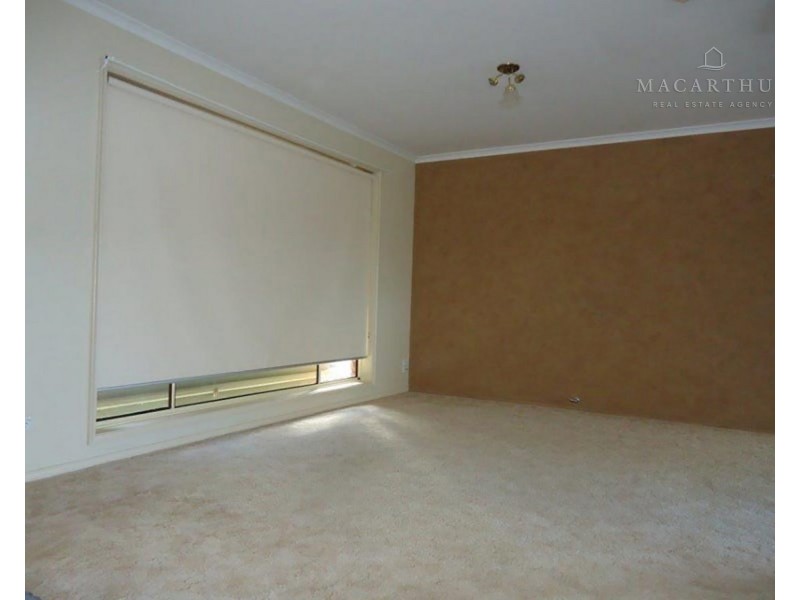 68 Balleroo Crescent, Glenfield Park NSW 2650