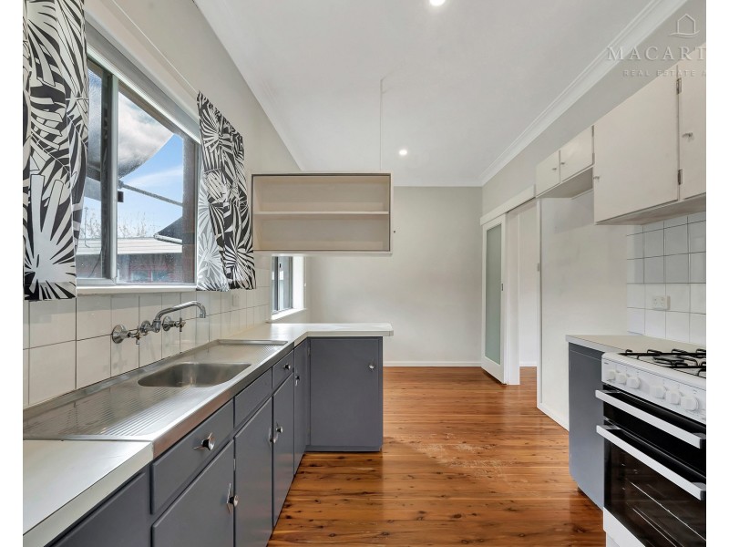 11 Moran Street, Tolland NSW 2650