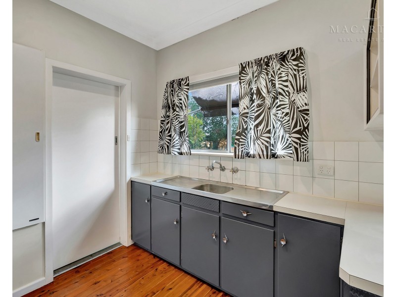 11 Moran Street, Tolland NSW 2650
