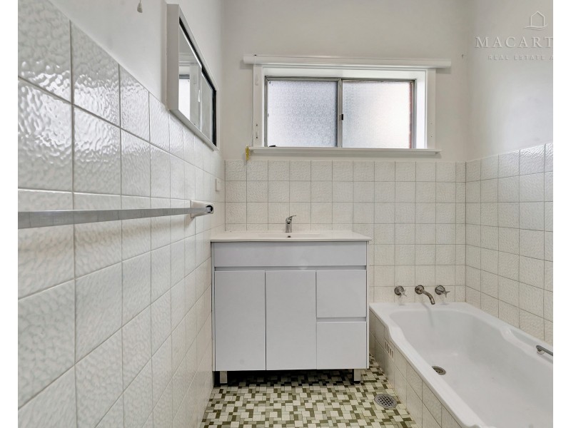 11 Moran Street, Tolland NSW 2650