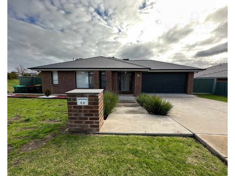44 Melaleuca Drive, Forest Hill NSW 2651