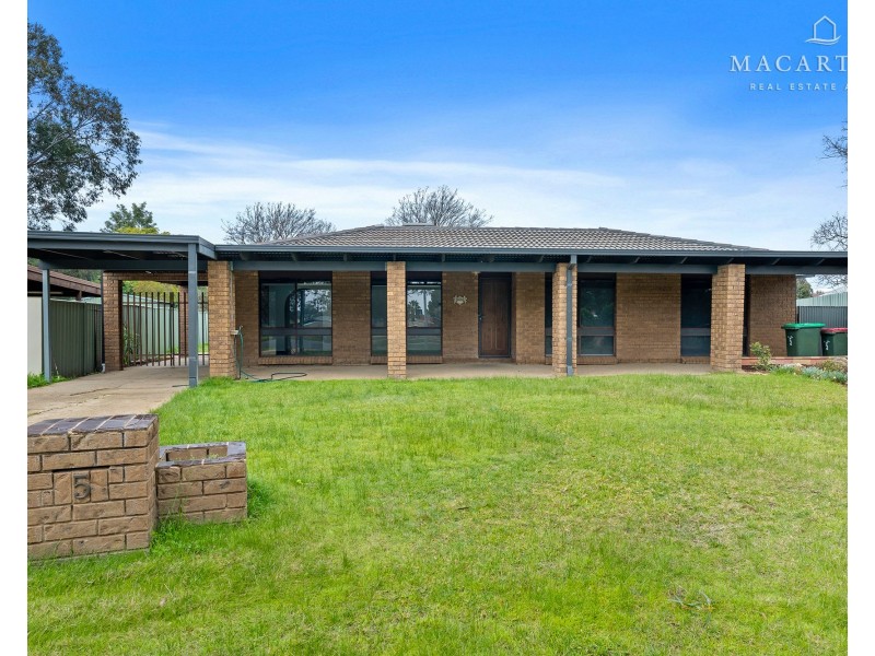 5 Jannali Place, Glenfield Park NSW 2650