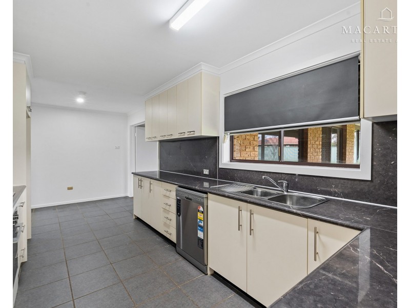 5 Jannali Place, Glenfield Park NSW 2650